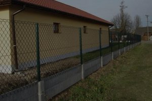 Ogrodzenie z metalowej siatki